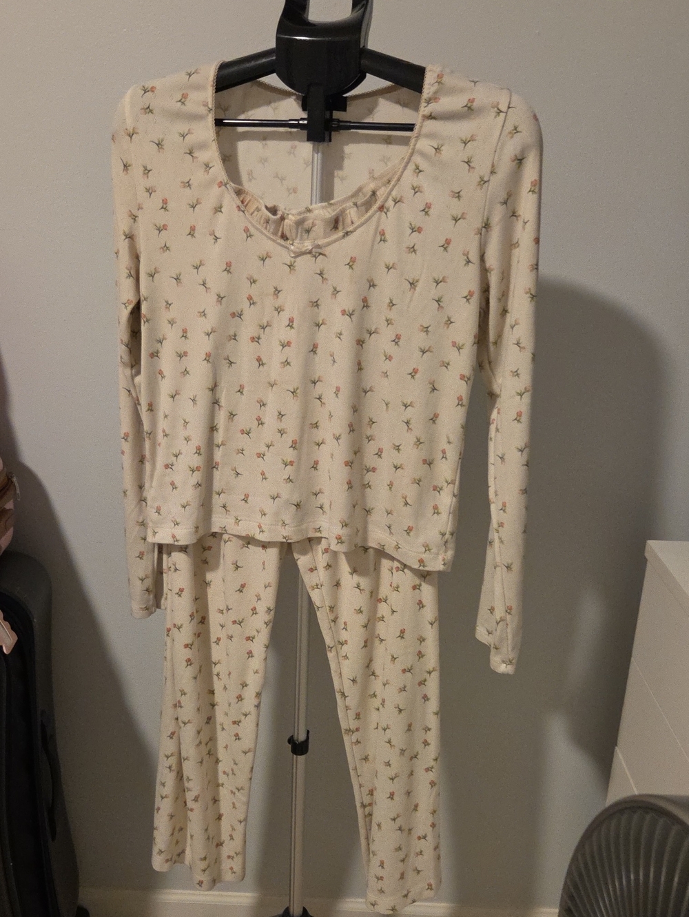 Women's Cream Floral Long-Sleeve Pajama Set